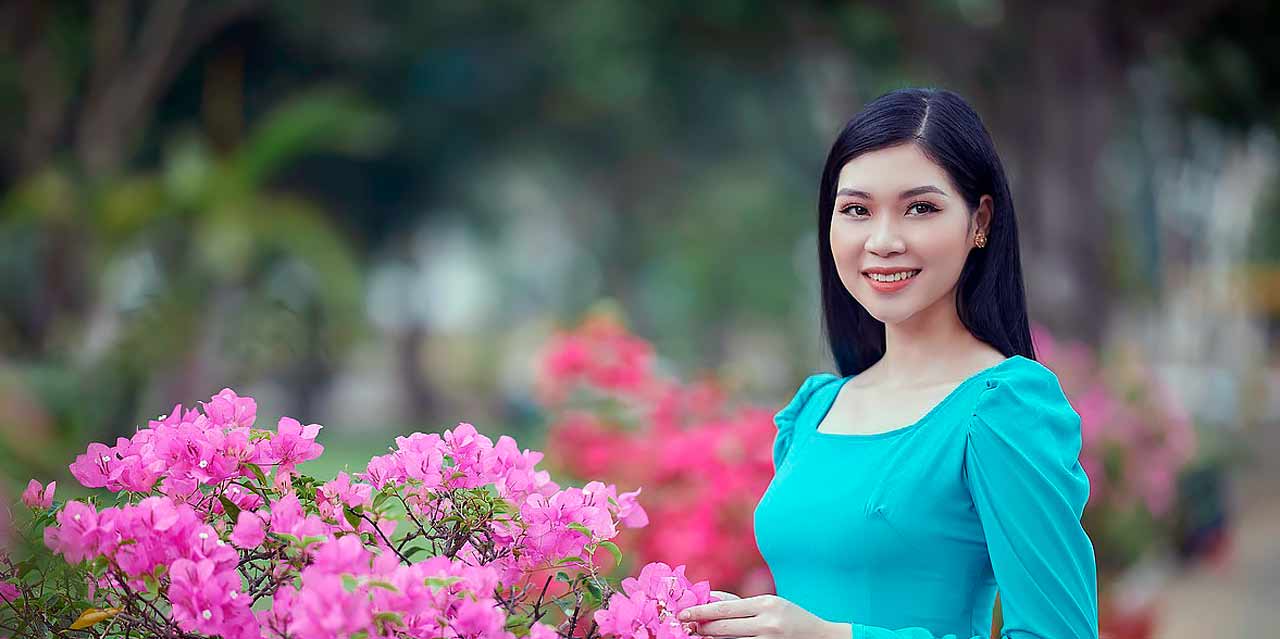 An elegant and traditional Vietnamese woman